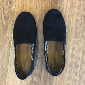 Black toms size youth six